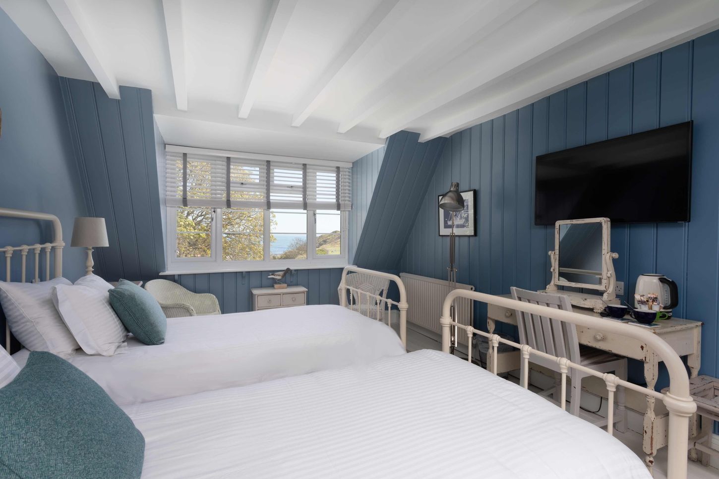 Lulworth Cove Inn Accommodation | Pub with Ensuite Hotel Rooms